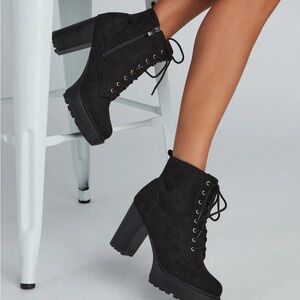 Black Women's Lace-Up  chunky Ankle Booties